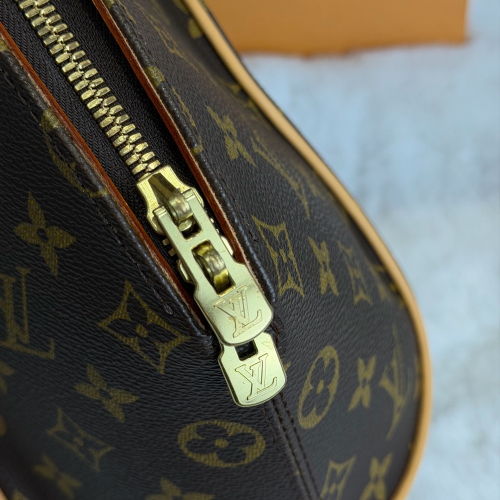 Authenticated Louis Vuitton MM Ellipse Monogram Handbag COA included - Picture 10 of 13